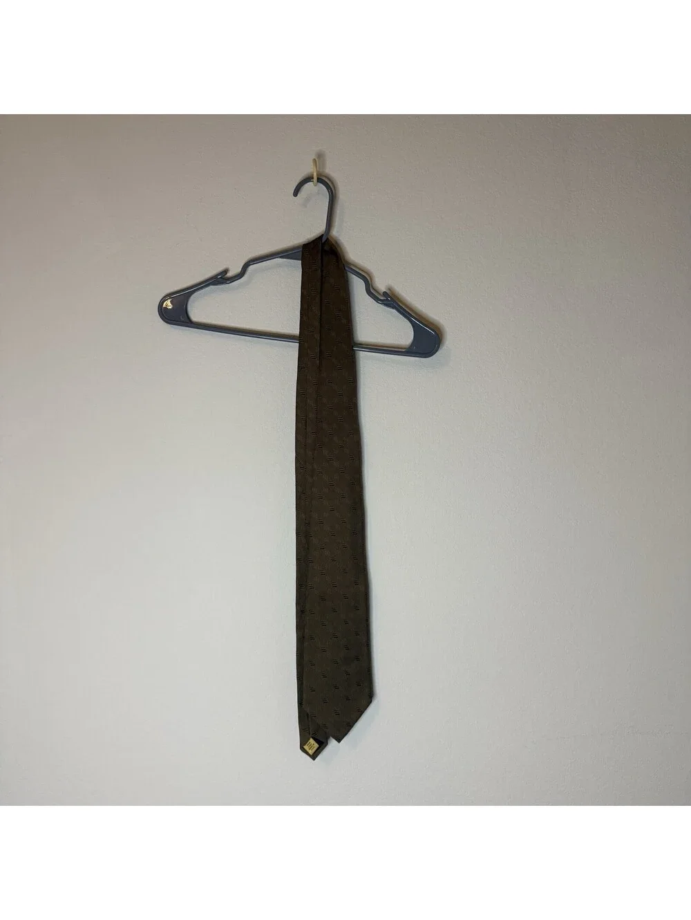 Donna Karan Signature 100% Silk Tie Brown  Geometric USA 60” Wide 4”